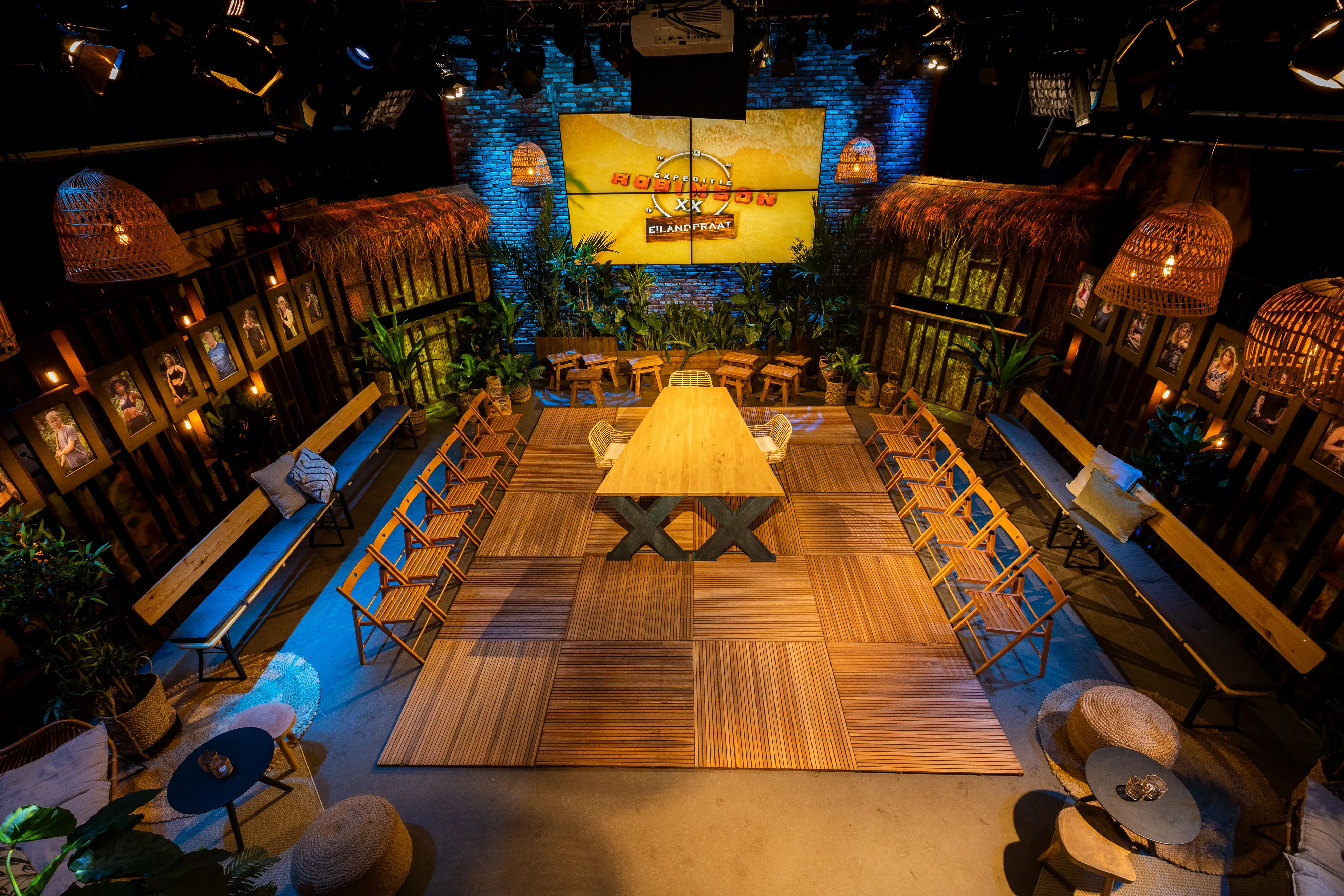Adventurous set design for Eilandpraat