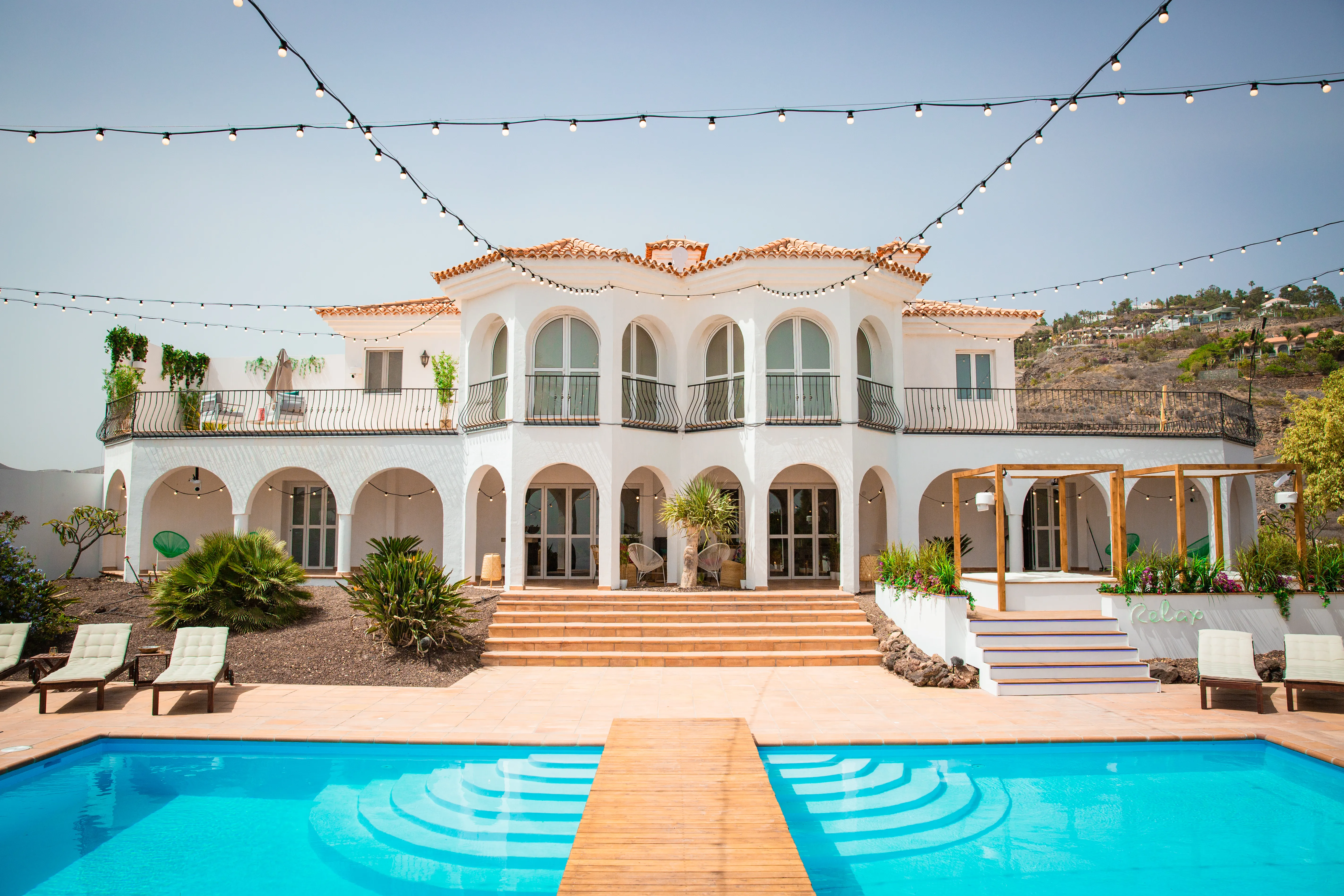 Realization of functional and fitting villas for ITV Studios
