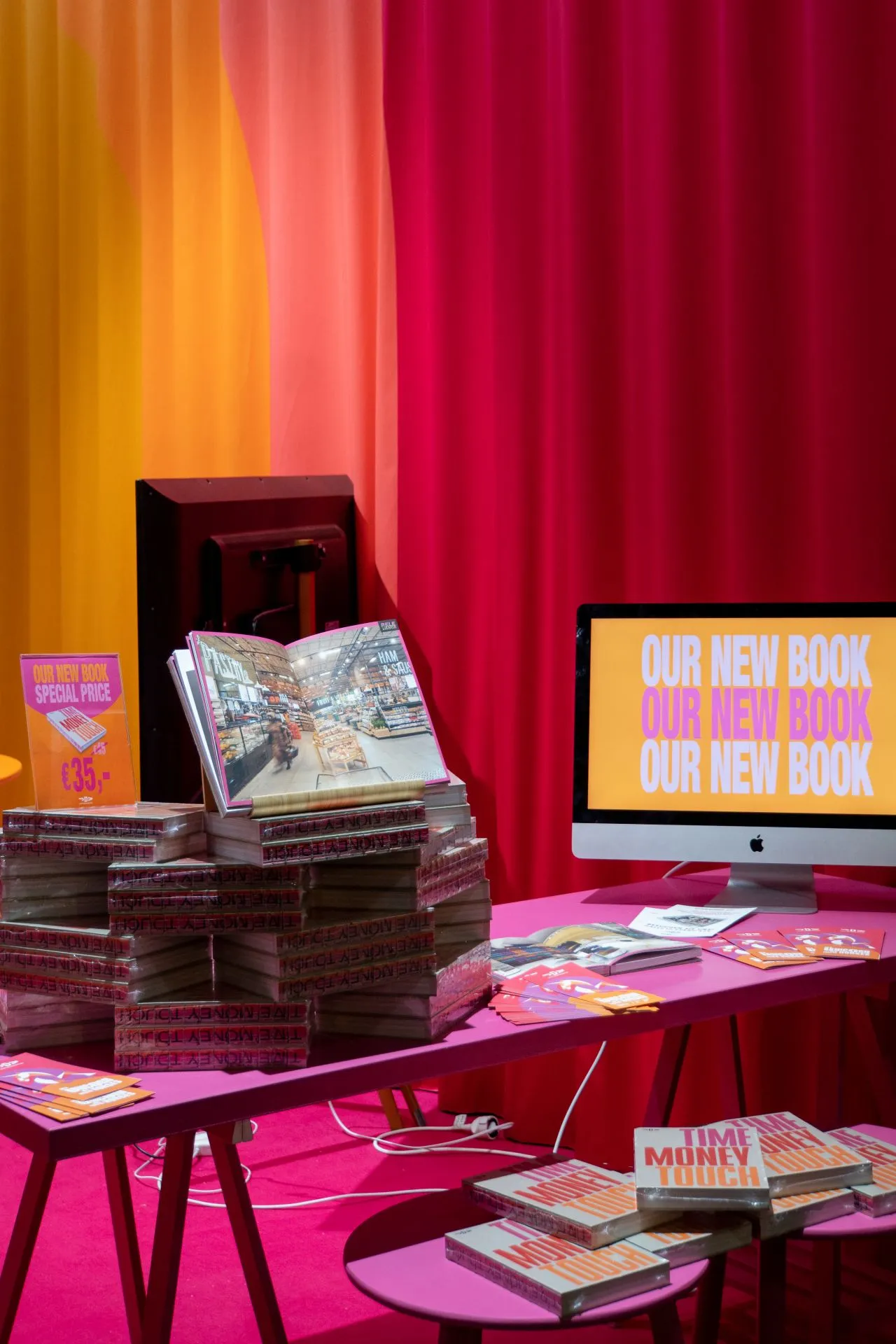 Technical and aesthetic optimization of Jos de Vries' booth