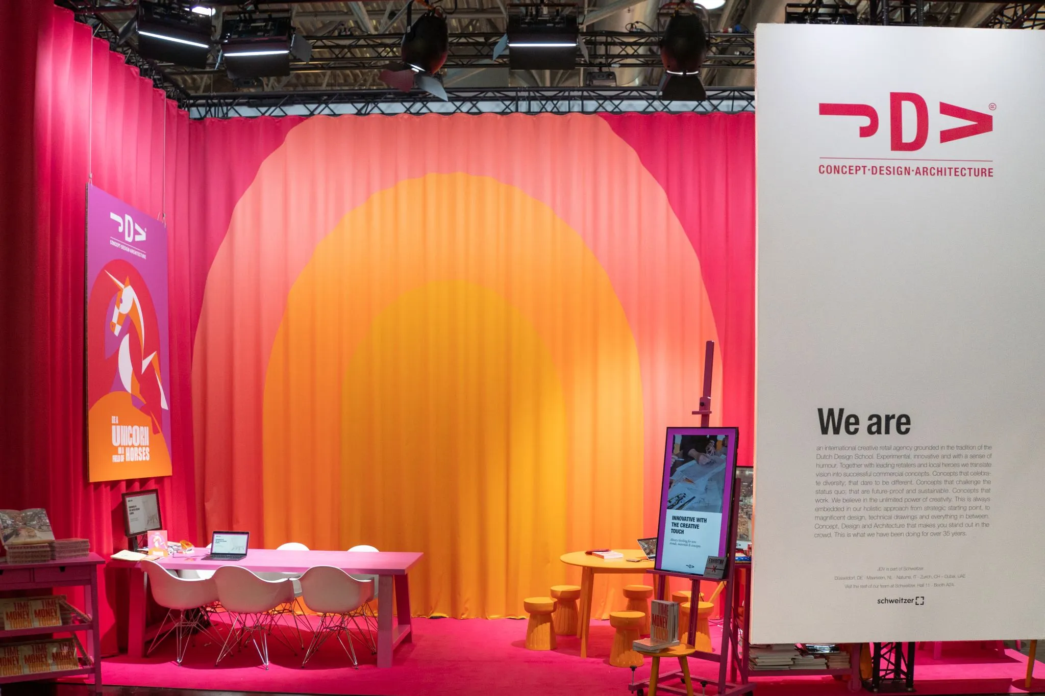 Technical and aesthetic optimization of Jos de Vries' booth