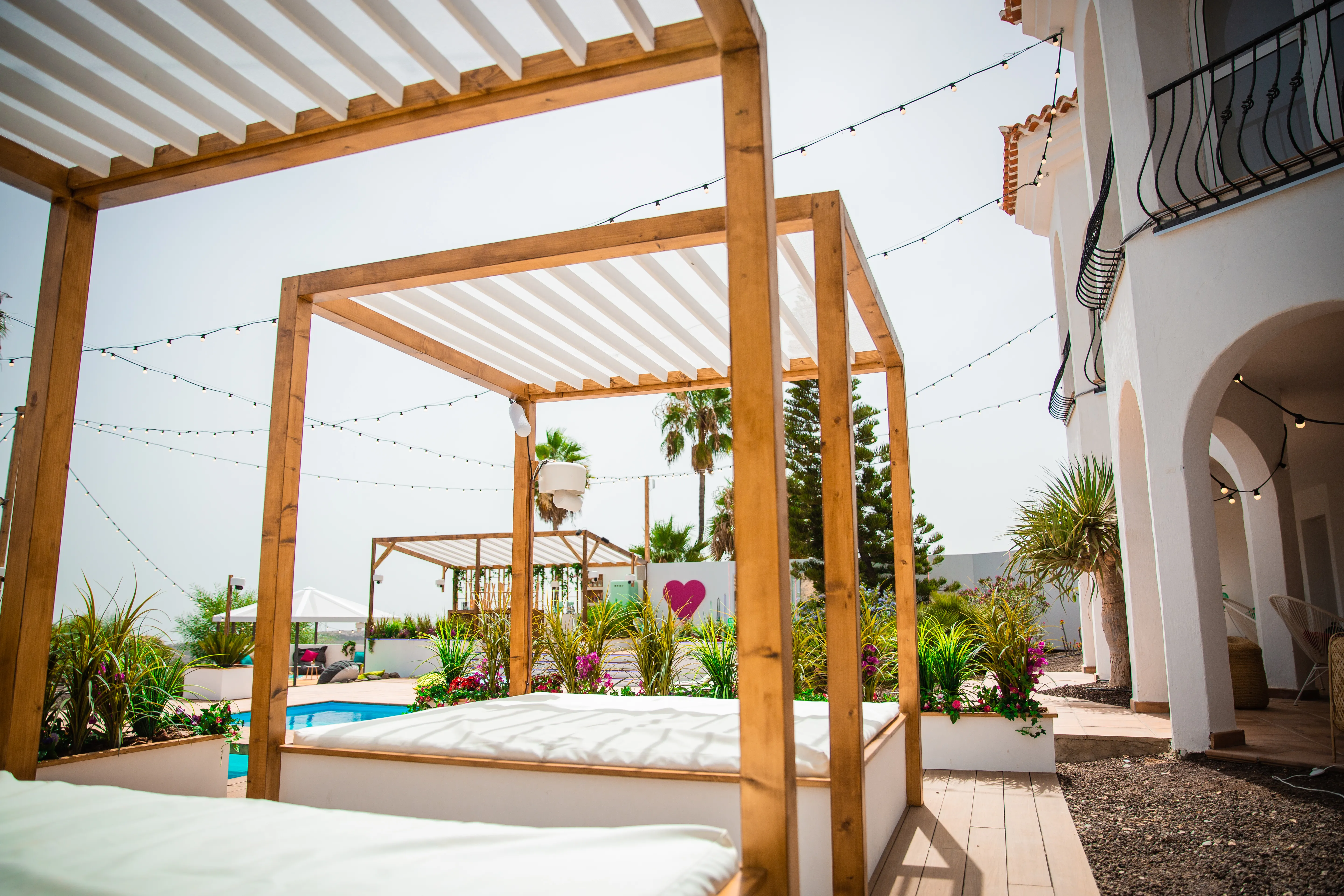 Realization of functional and fitting villas for ITV Studios