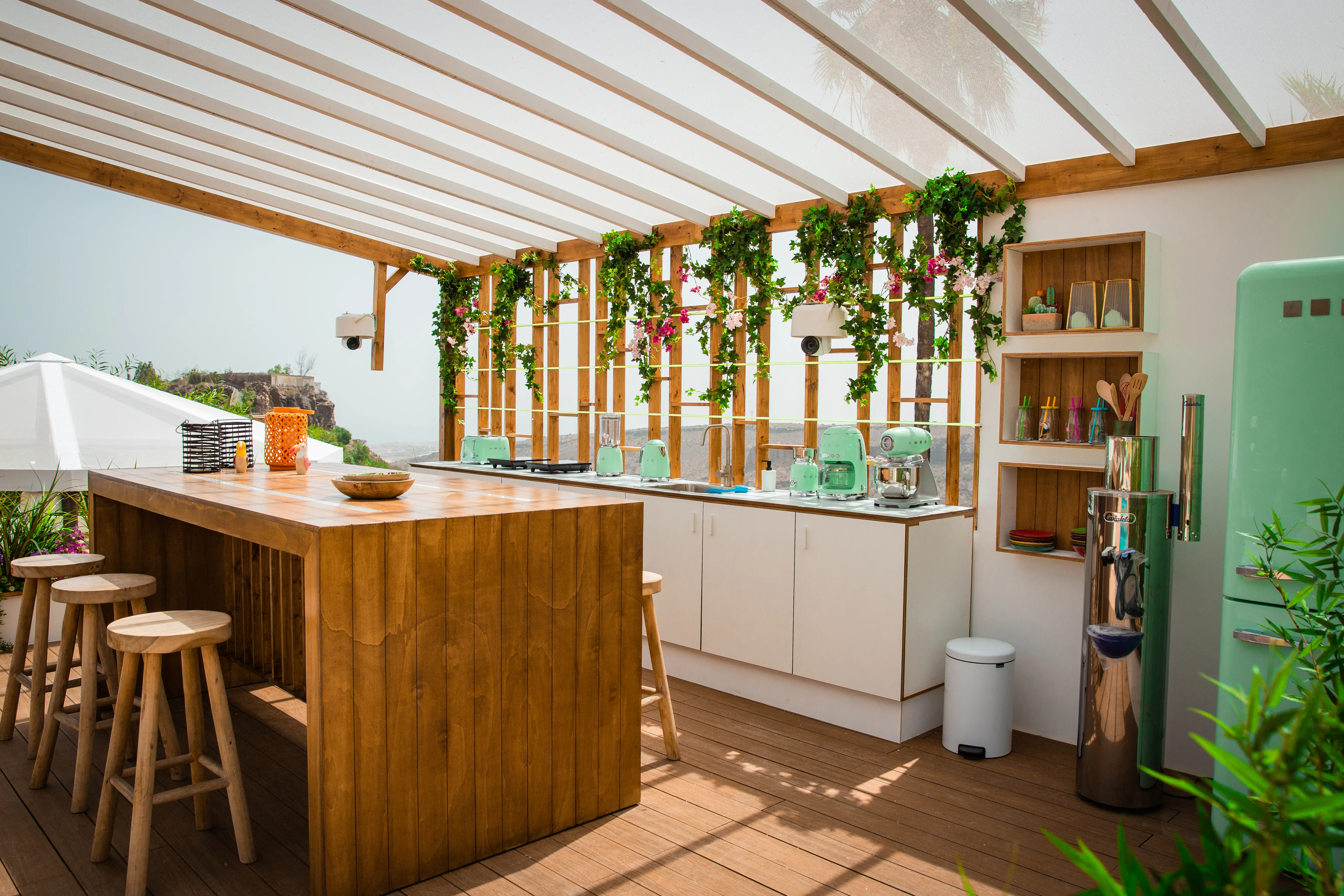 Realization of functional and fitting villas for ITV Studios