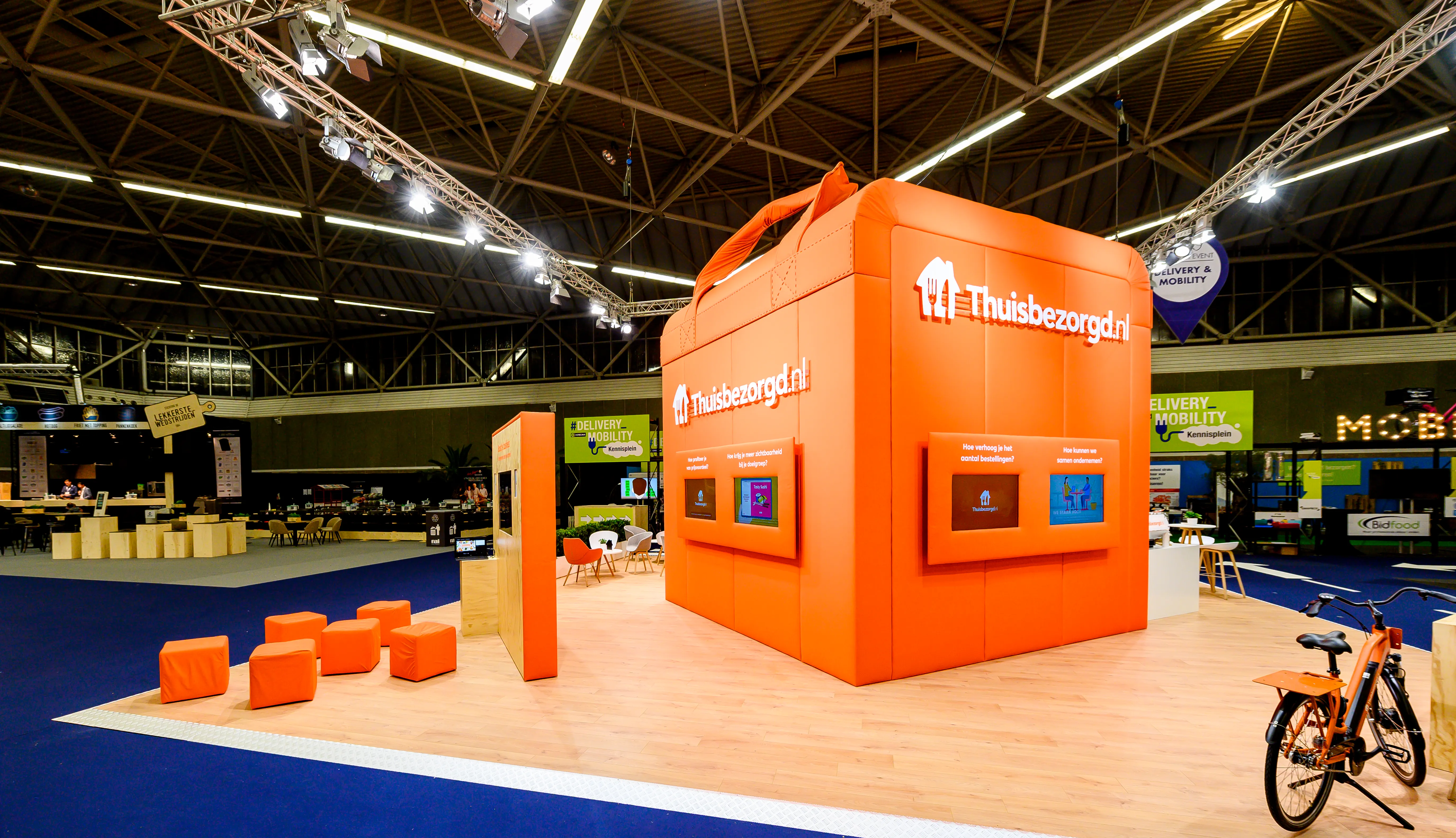 A giant bag as a showstopper at the Horecava trade fair