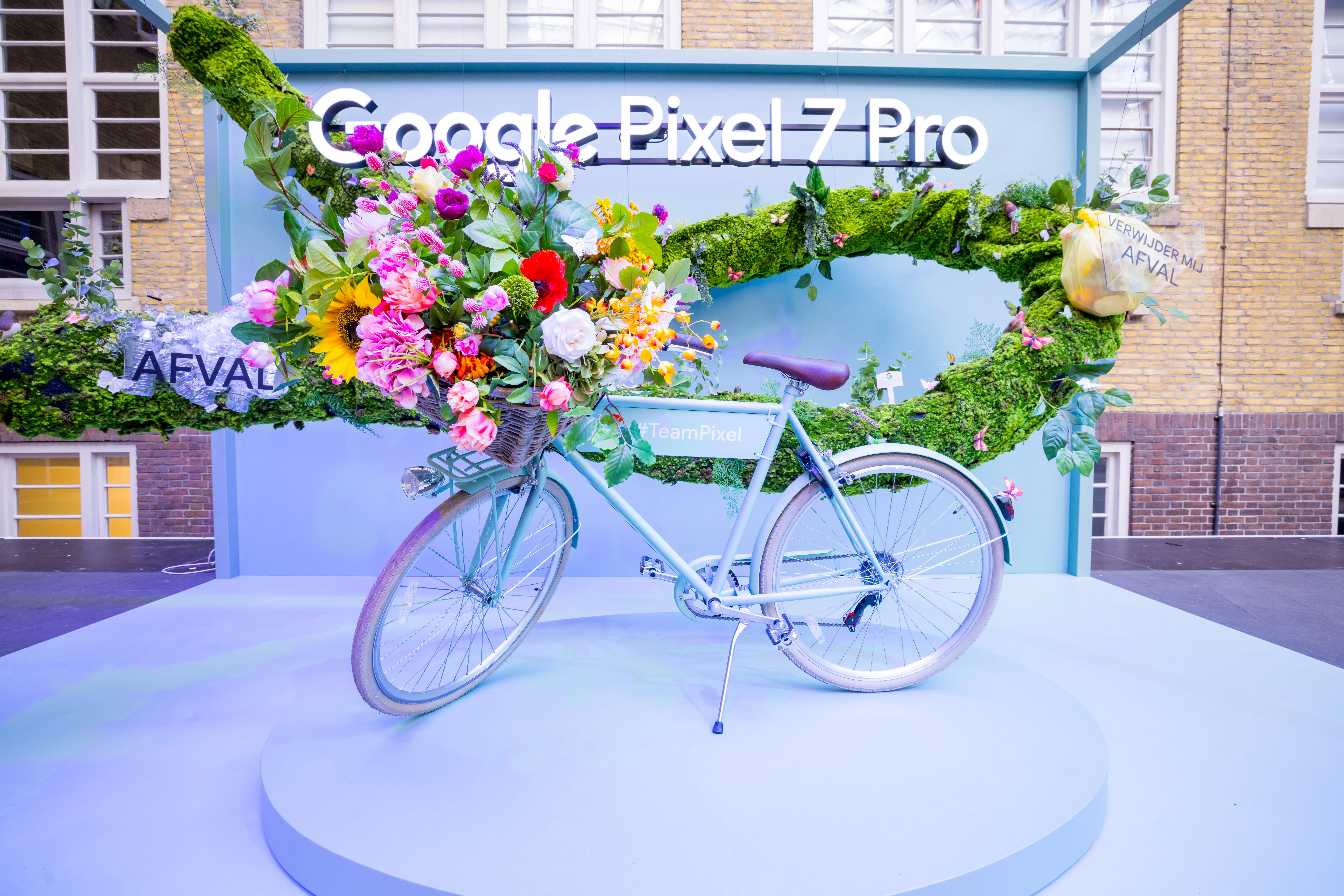 Unique decor unveils the magic of the Google Pixel 7 Pro